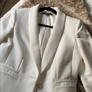 White stunning Alex Marie blazer